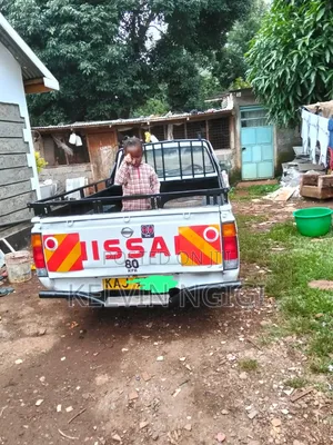 Nissan Pick-Up 1997 White