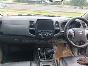 Toyota Hilux 2013 Black