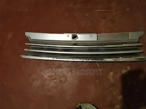 Mercedes Benz W-123. Front Grille