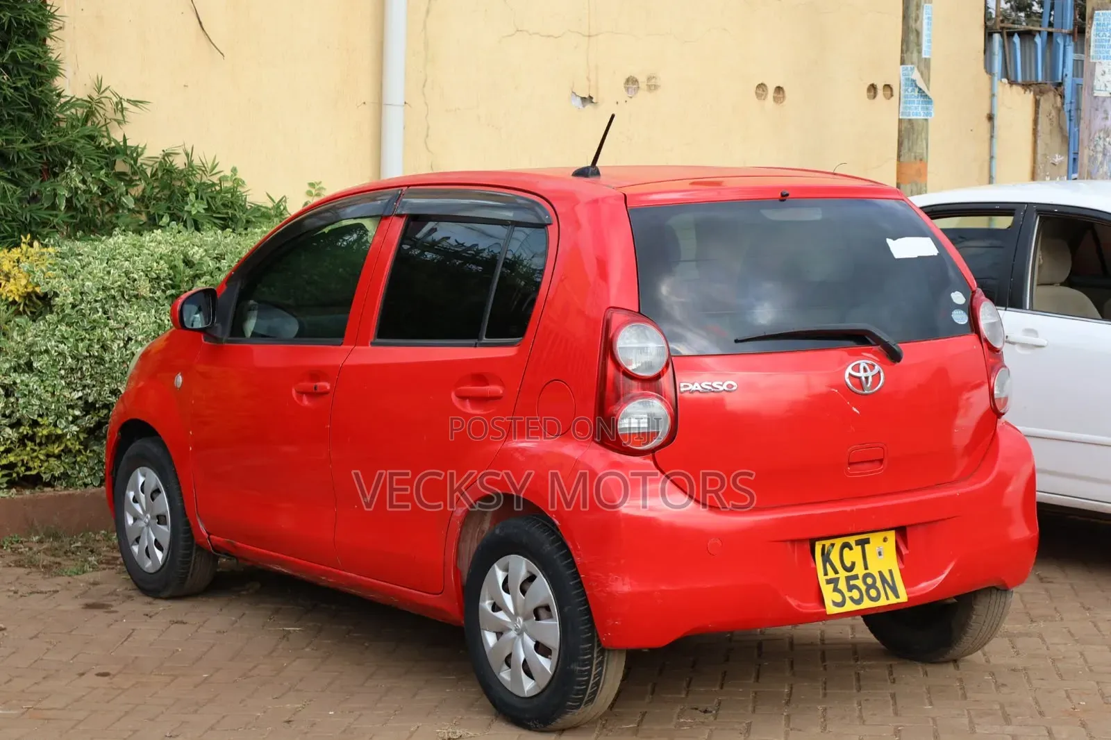 Toyota Passo 2011 Red