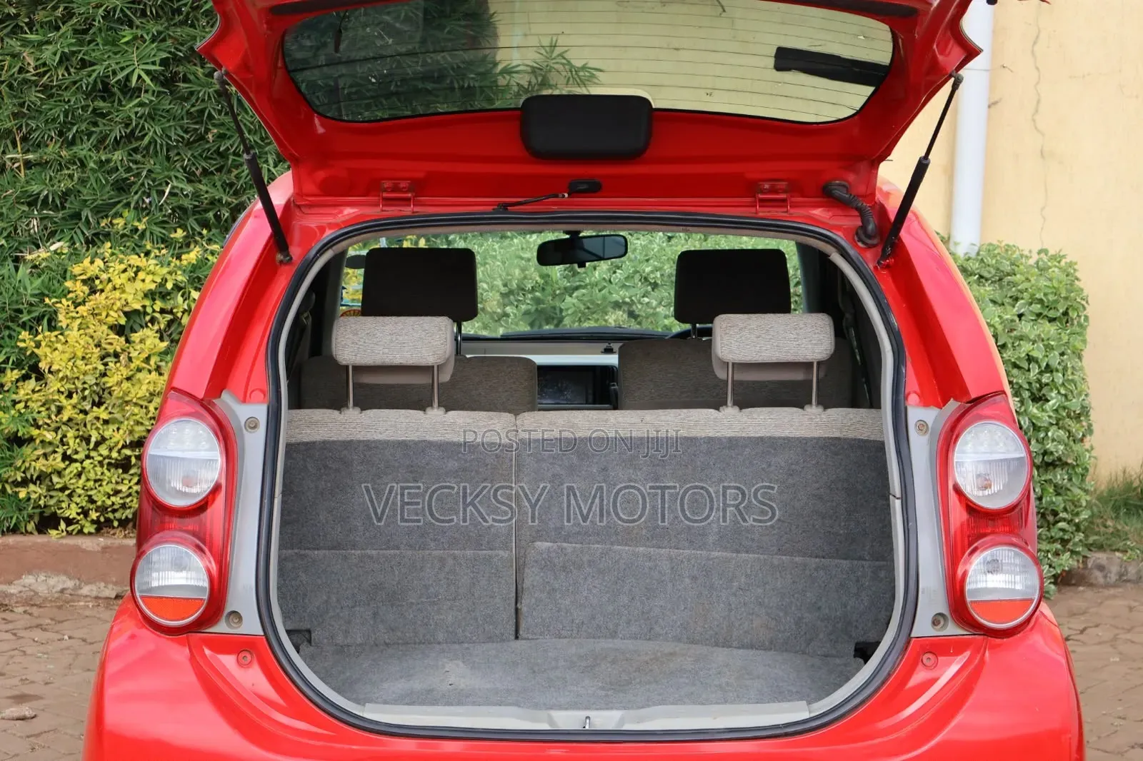 Toyota Passo 2011 Red