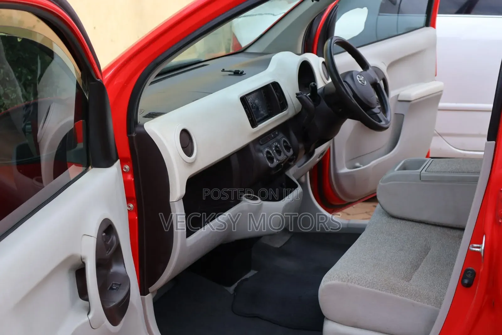 Toyota Passo 2011 Red