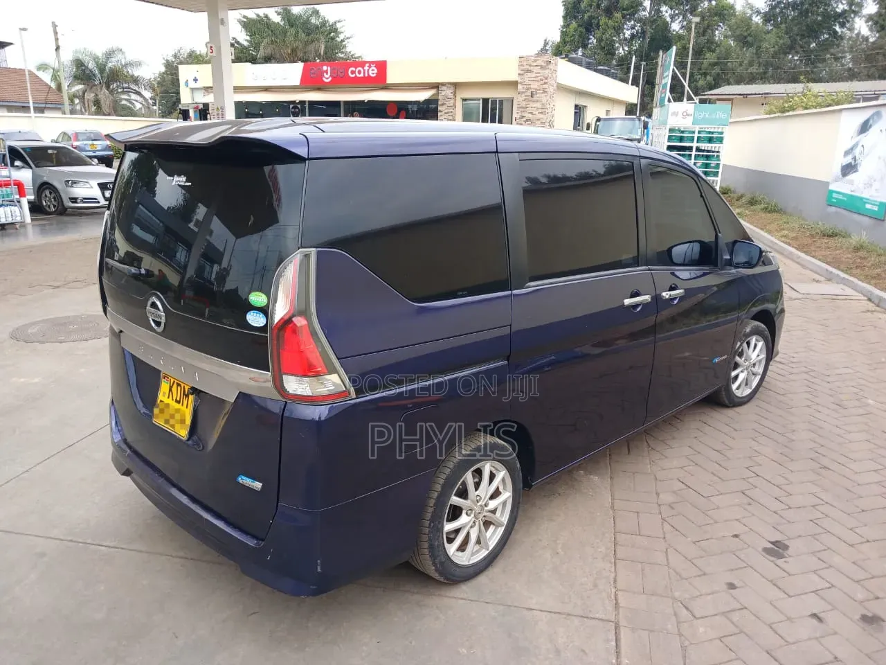 Nissan Serena 2017 Blue