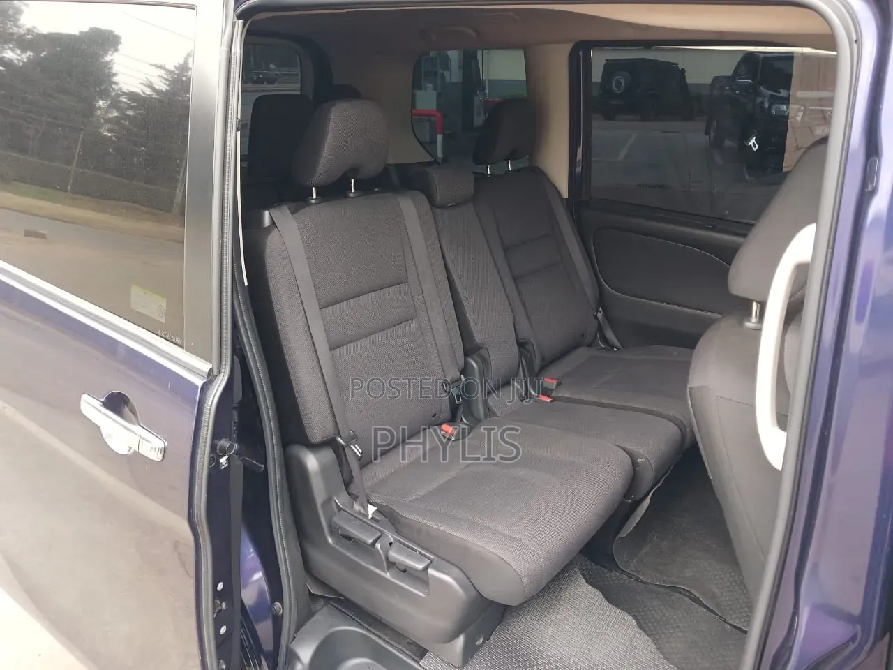 Nissan Serena 2017 Blue