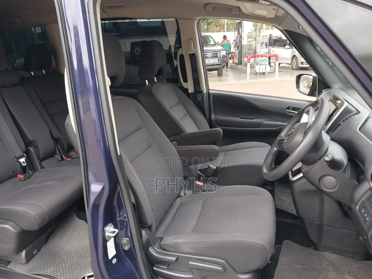 Nissan Serena 2017 Blue