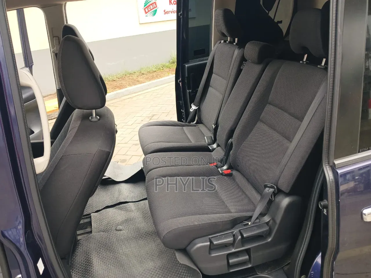 Nissan Serena 2017 Blue