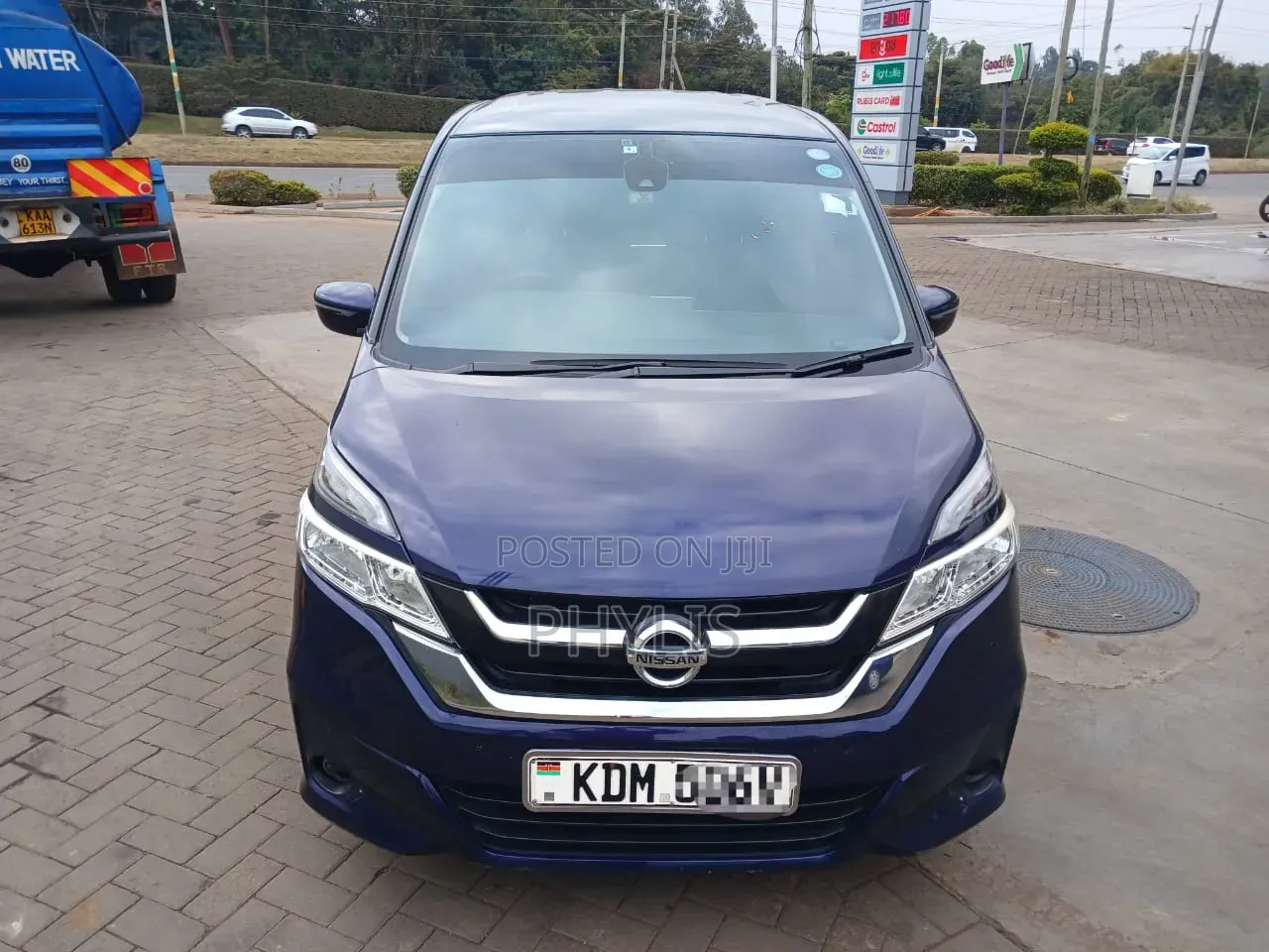 Nissan Serena 2017 Blue