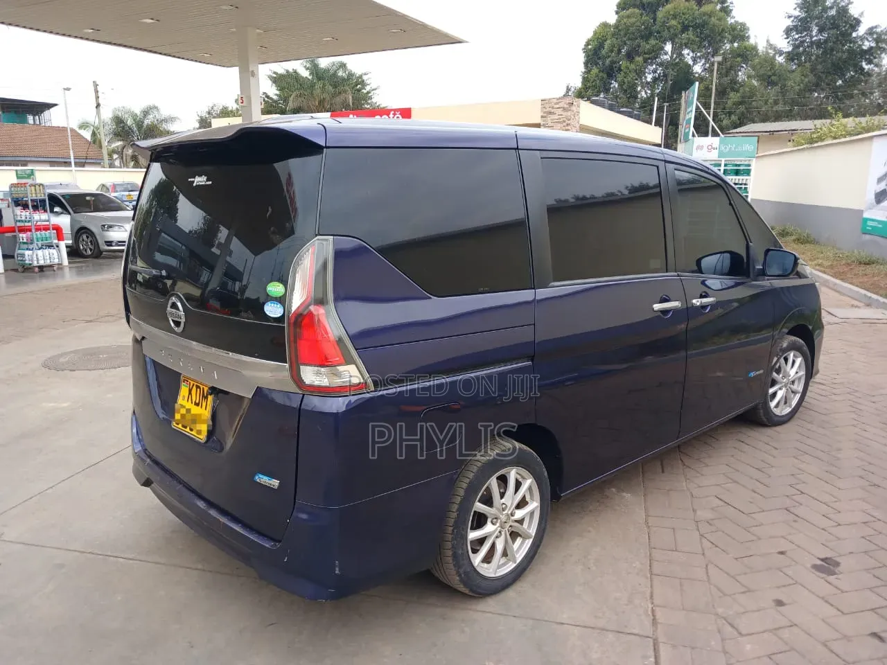 Nissan Serena 2017 Blue