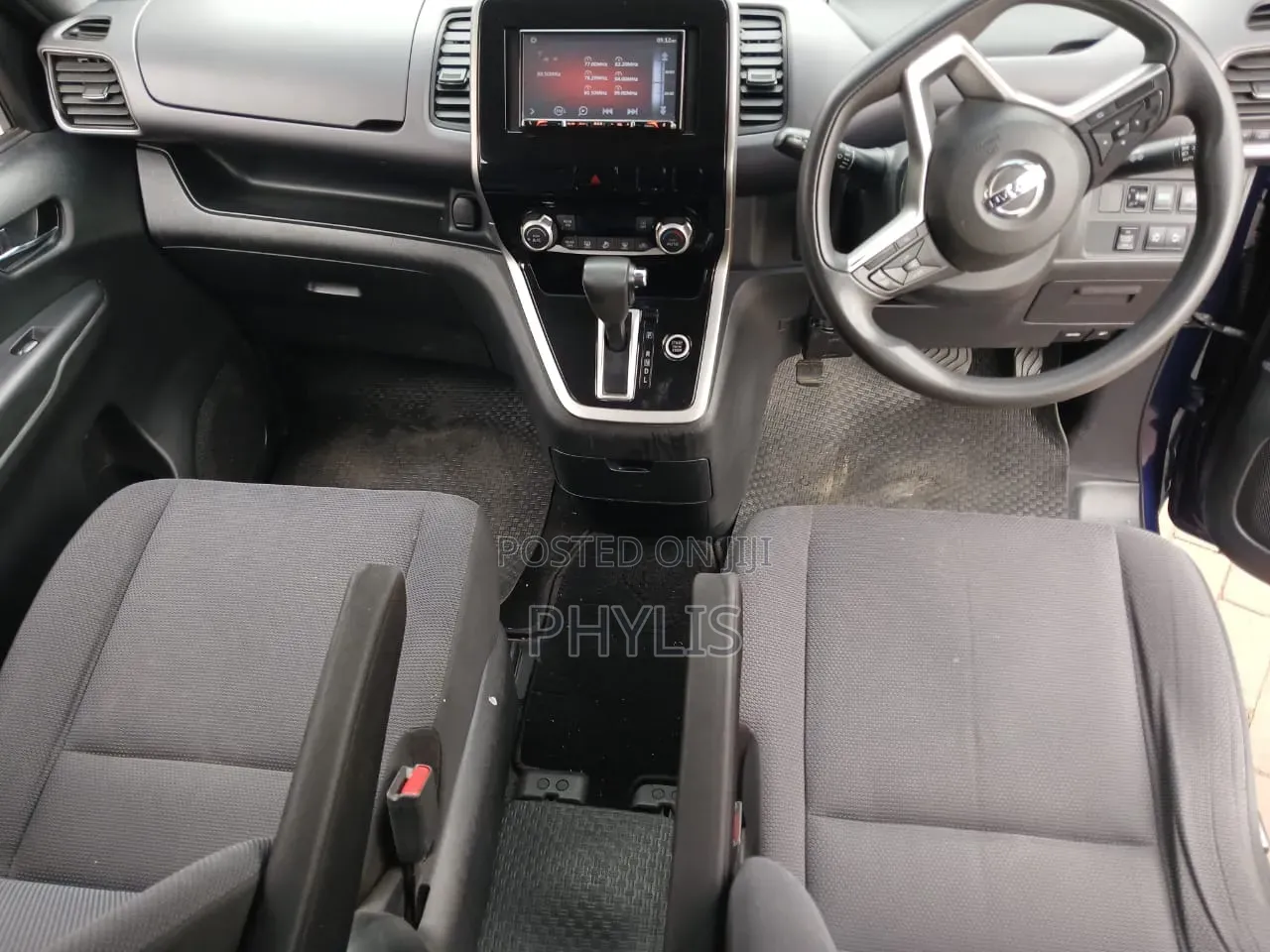 Nissan Serena 2017 Blue