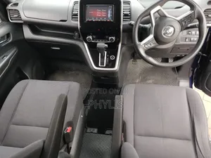 Nissan Serena 2017 Blue
