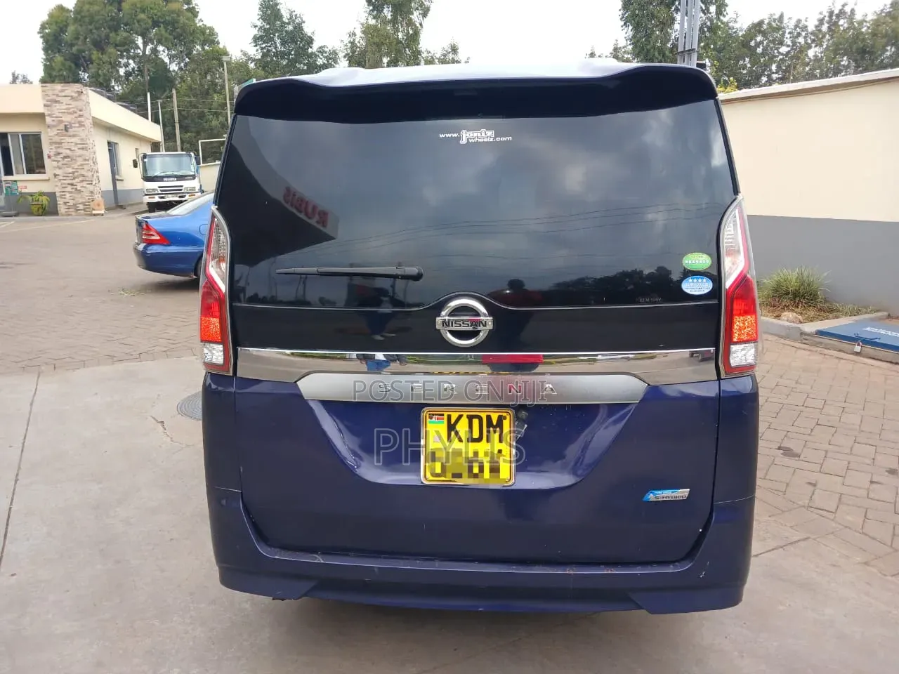 Nissan Serena 2017 Blue