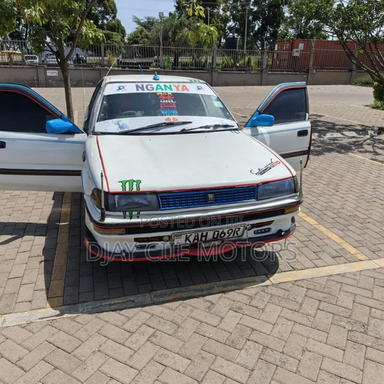 Toyota Corolla 1999 White