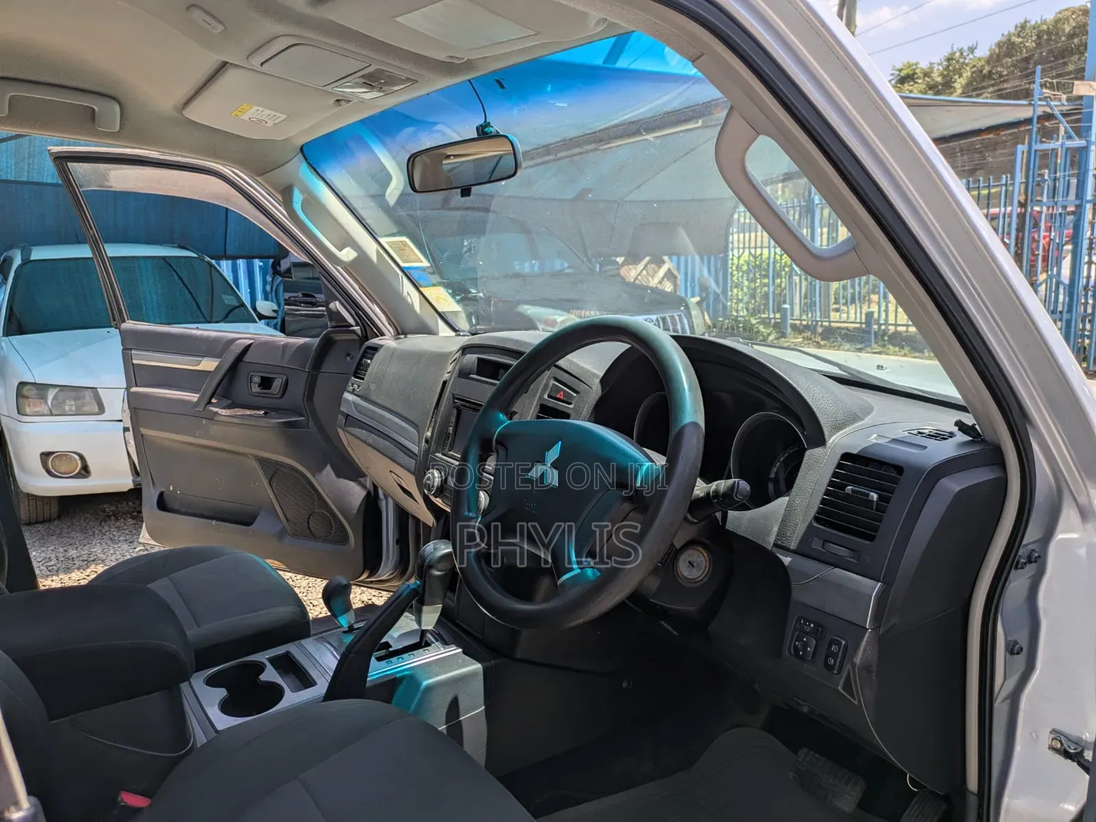 Mitsubishi Pajero 2009 Silver