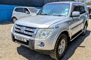 Mitsubishi Pajero 2009 Silver