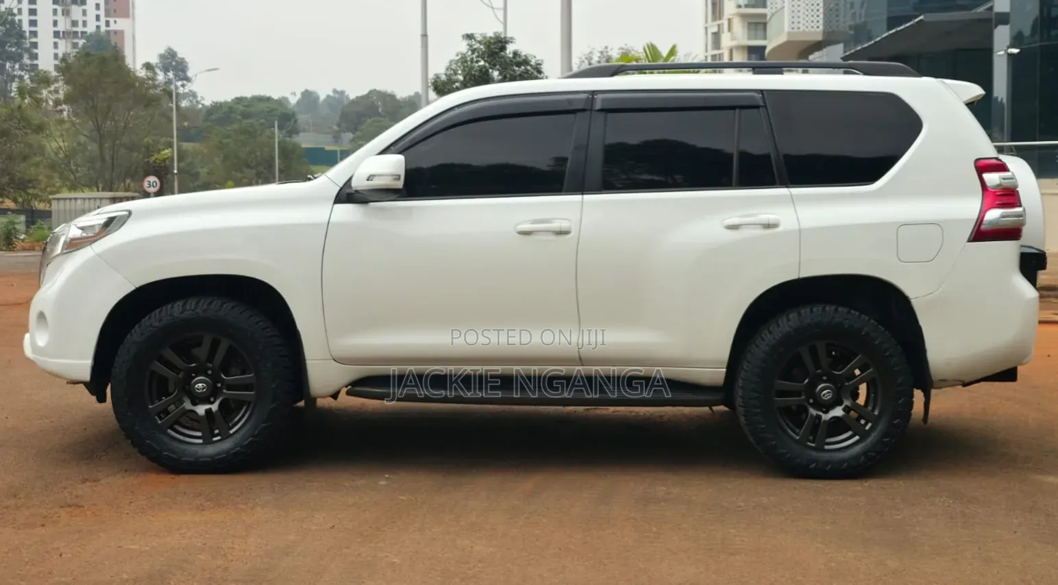Toyota Land Cruiser Prado 2010 White