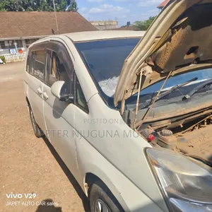Toyota ISIS 2008 White