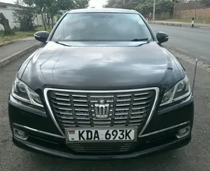 Toyota Crown 2013