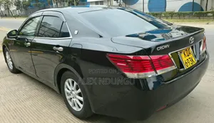 Toyota Crown 2013