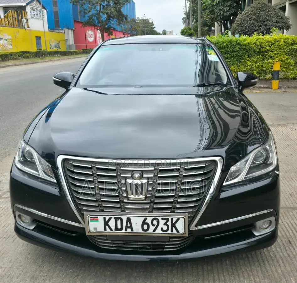 Toyota Crown 2013