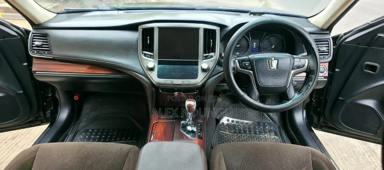 Toyota Crown 2013