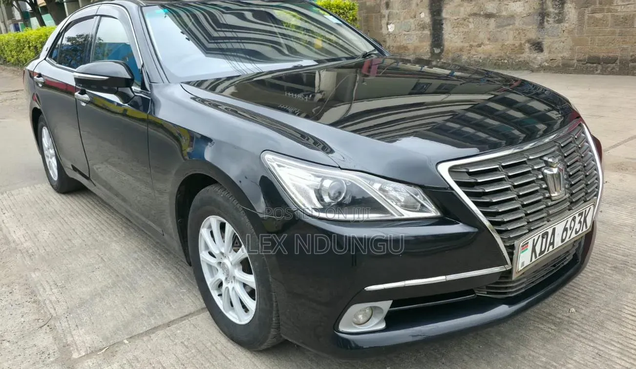 Toyota Crown 2013