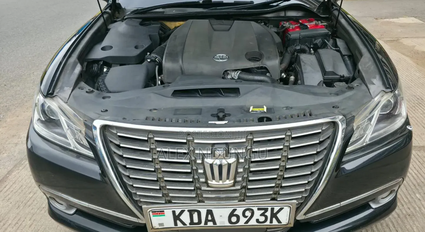 Toyota Crown 2013