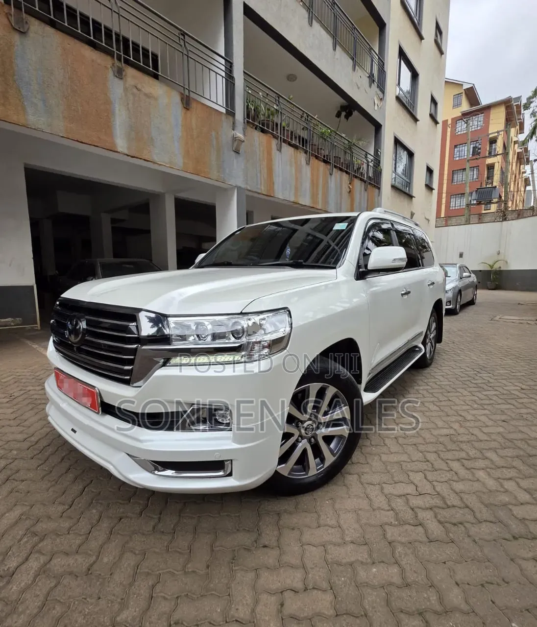 Toyota Land Cruiser 4.6 V8 ZX 2018 White