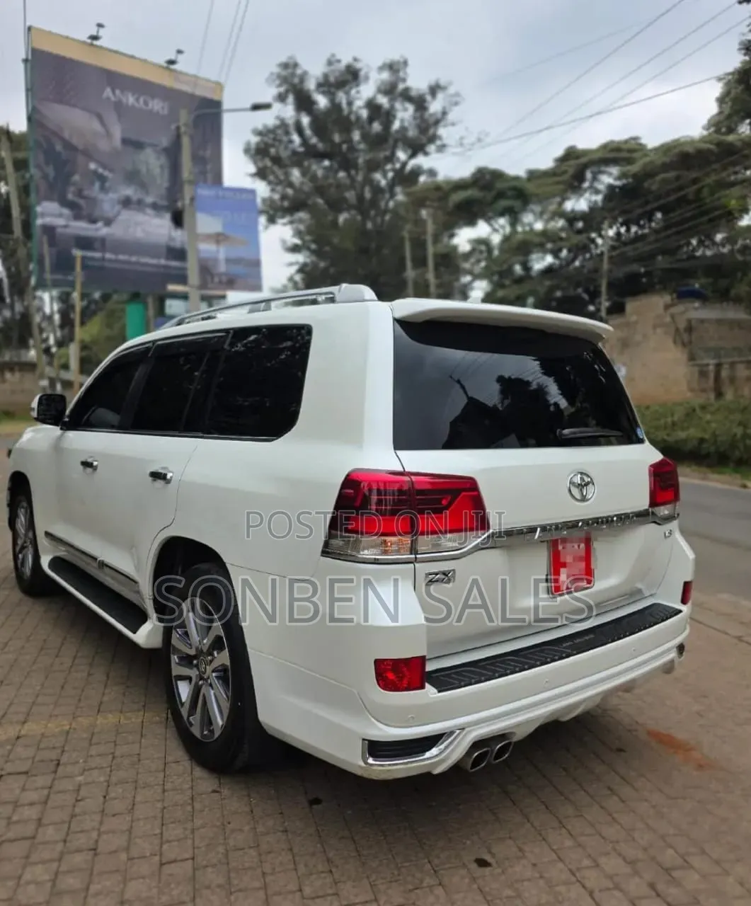 Toyota Land Cruiser 4.6 V8 ZX 2018 White