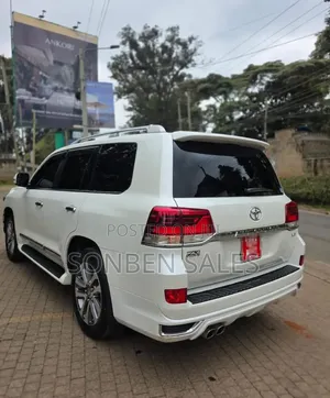 Toyota Land Cruiser 4.6 V8 ZX 2018 White