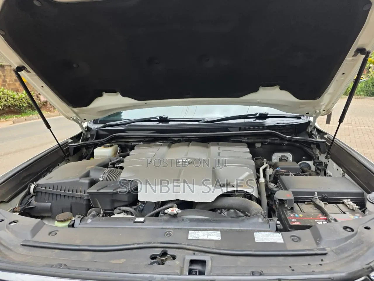 Toyota Land Cruiser 4.6 V8 ZX 2018 White
