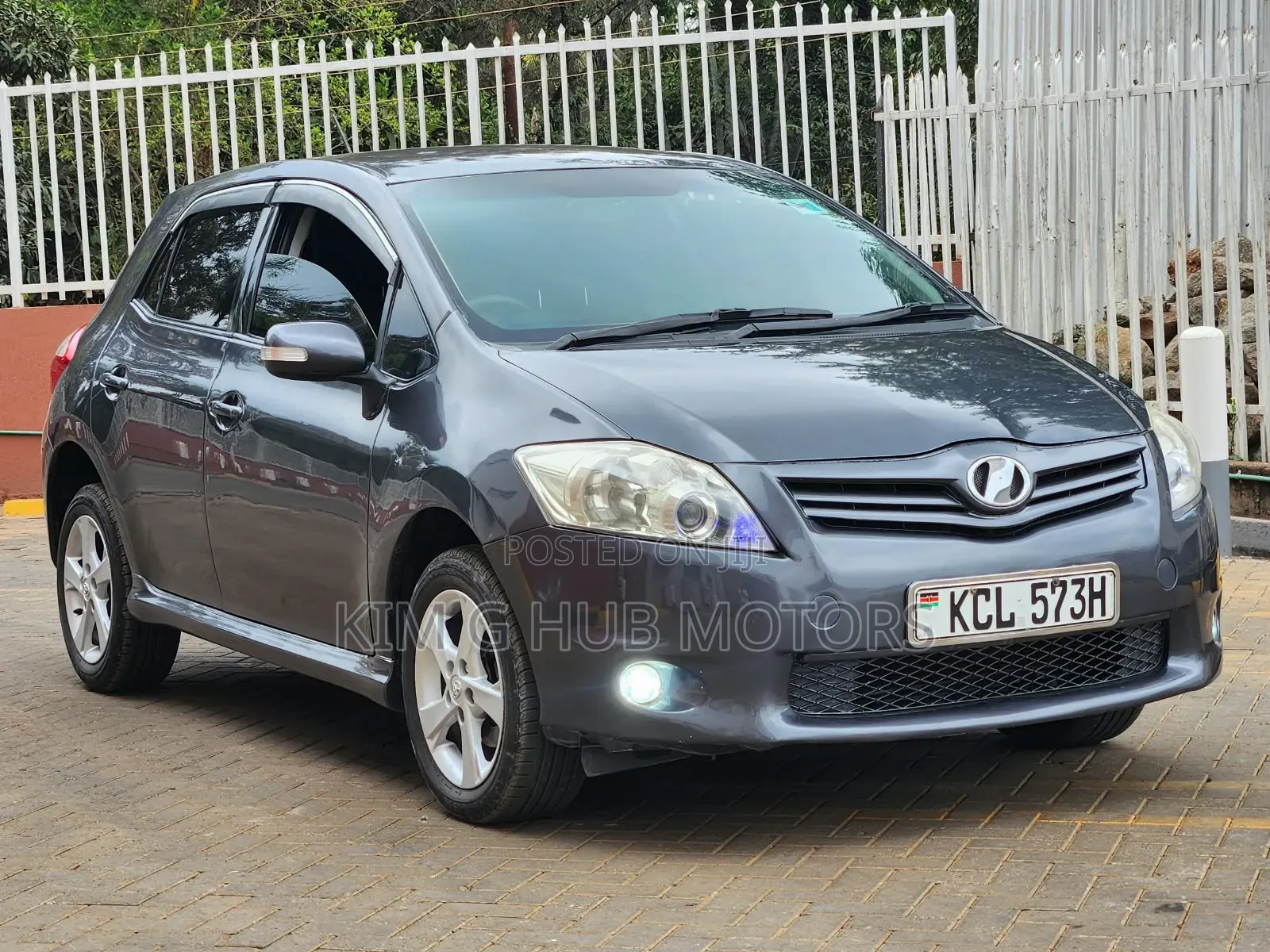Toyota Auris 2010 Gray