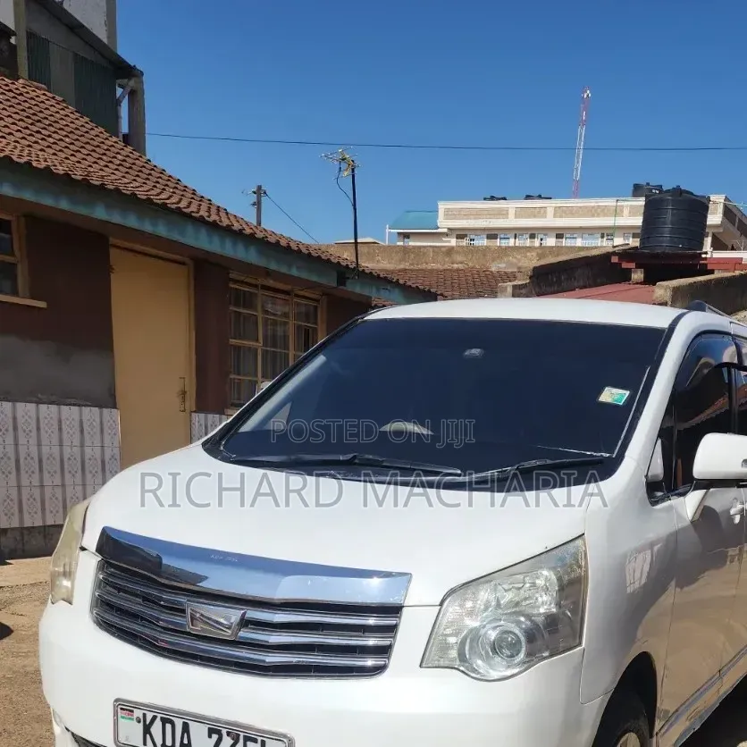 Toyota Noah 2013 White
