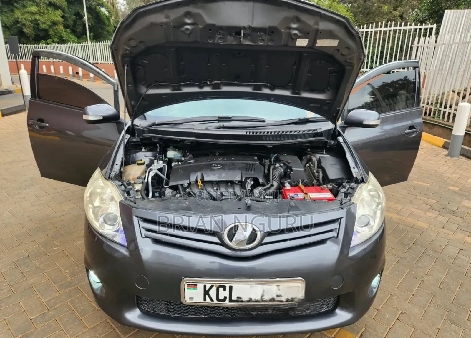 Toyota Auris 2010 Gray