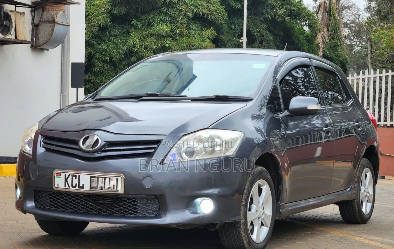 Toyota Auris 2010 Gray
