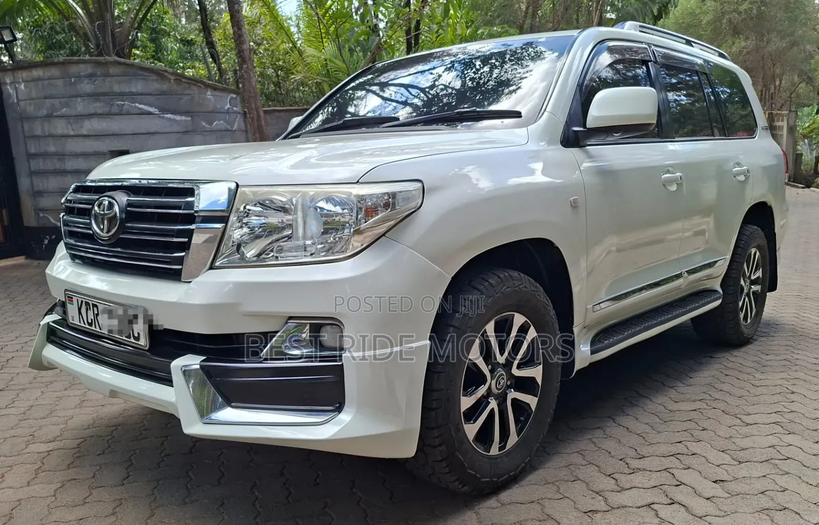 Toyota Land Cruiser 4.6 V8 ZX 2011 White