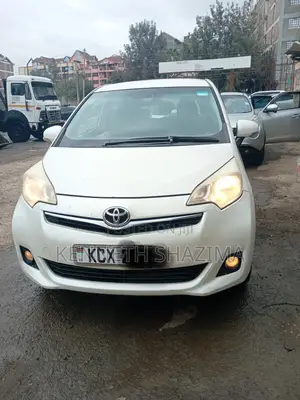 Toyota Ractis 1.3 FWD 2013 White
