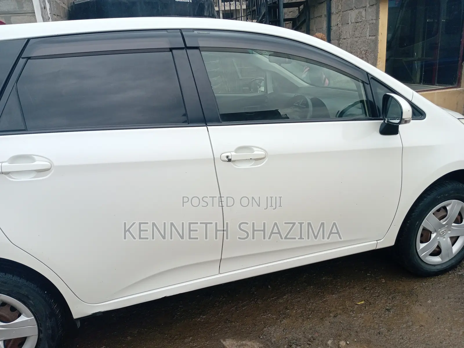 Toyota Ractis 1.3 FWD 2013 White