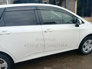 Toyota Ractis 1.3 FWD 2013 White