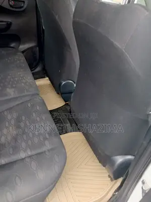 Toyota Ractis 1.3 FWD 2013 White
