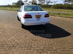 Toyota Corolla 2001 White