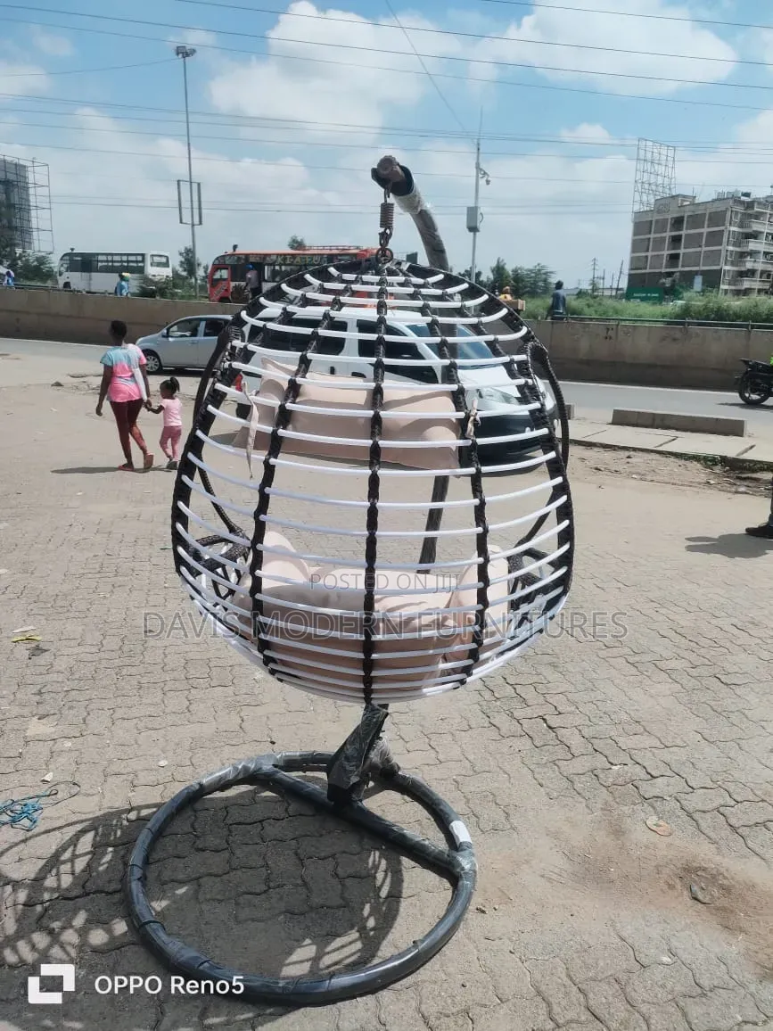 Hugging Egg Chair With Stand