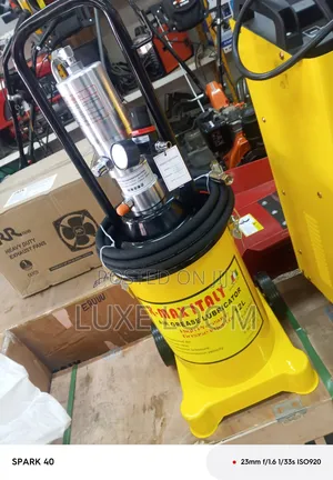 Air Grease Lubricator Bucket 12l