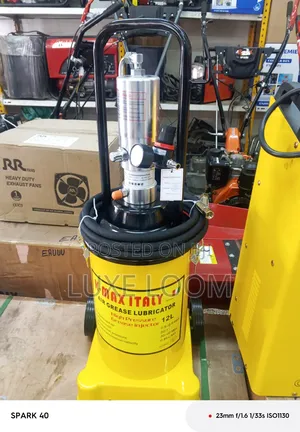 Air Grease Lubricator Bucket 12l