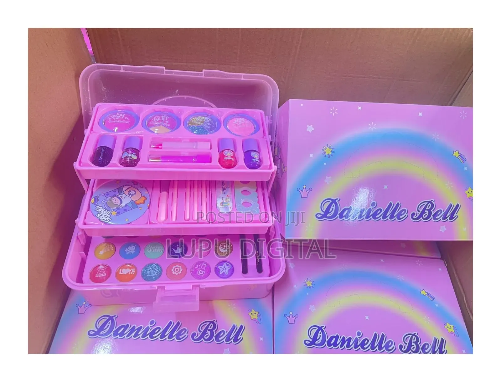 Danielle Bell Make Up Kit