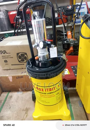 12l Grease Bucket/ Air Grease Lubricator Bucket