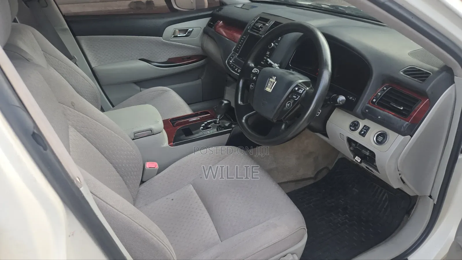 Toyota Crown 2009 White