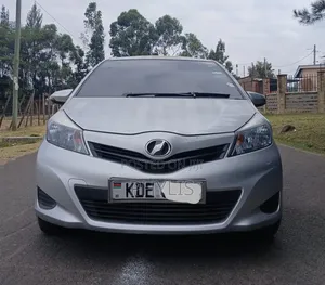 Toyota Vitz 2014 Silver
