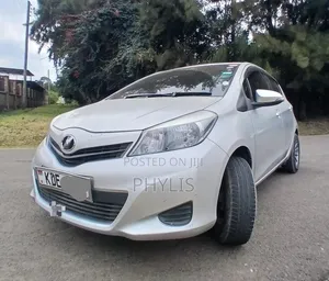 Toyota Vitz 2014 Silver