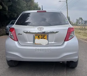 Toyota Vitz 2014 Silver