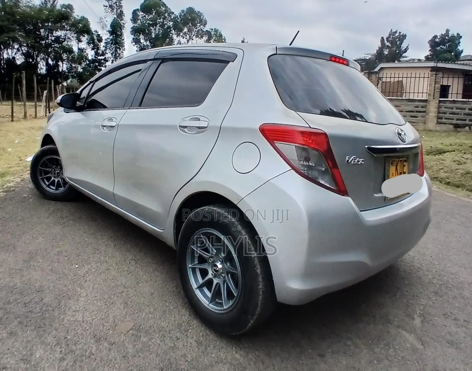 Toyota Vitz 2014 Silver
